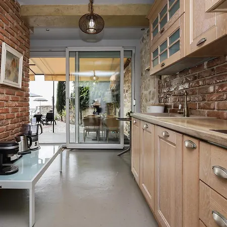 Луксозна вила Villa Alenor | Sea View & Beach Access *