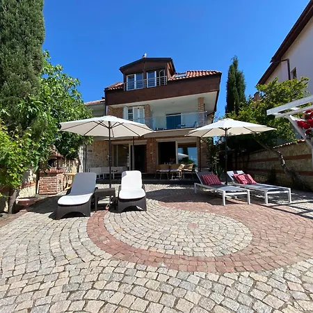 Villa Alenor | Sea View & Beach Access Луксозна вила *