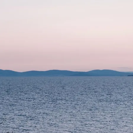 Alenor - Sea View & Access * Νεσέμπαρ