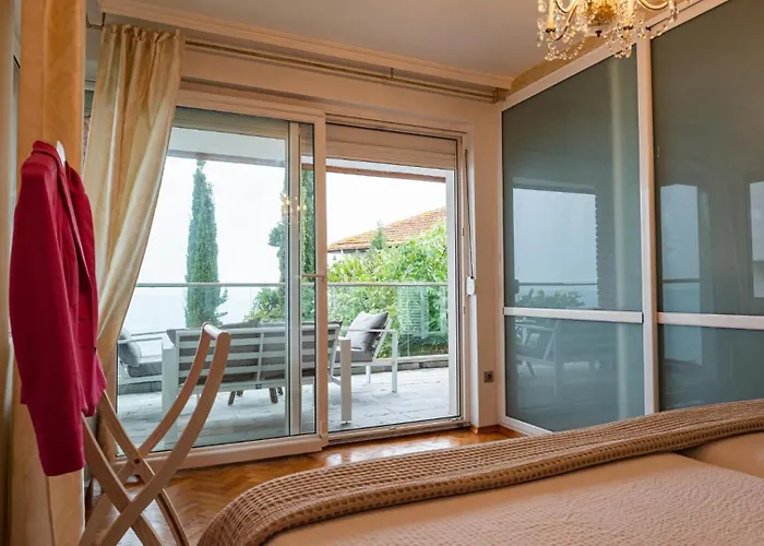 Alenor - Sea Views & Sea Access | Unesco Old Town | Sleeps 8