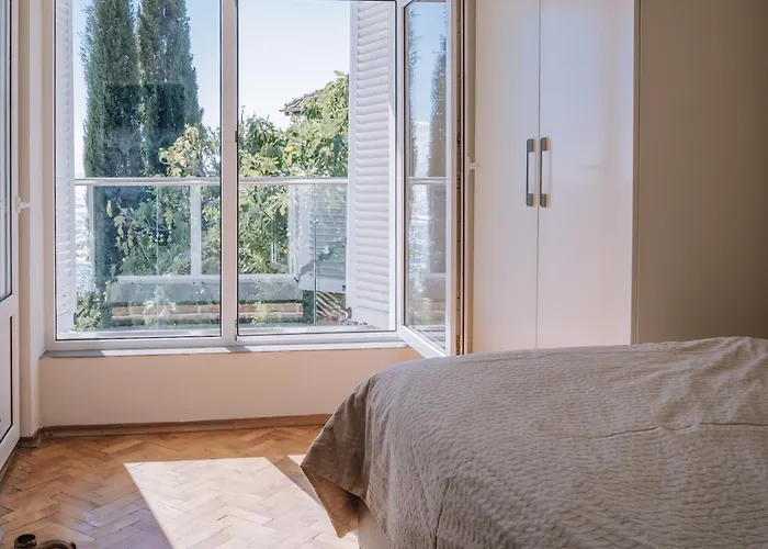 Alenor - Sea Views & Sea Access | Unesco Old Town | Sleeps 8