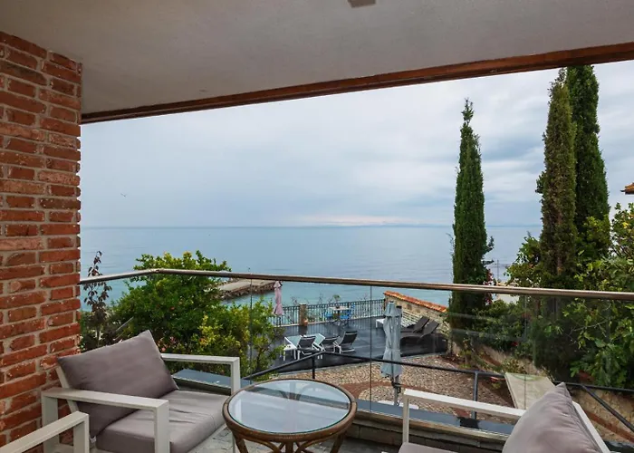 Villa Alenor - Sea Views & Sea Access | Unesco Old Town | Sleeps 8 *
