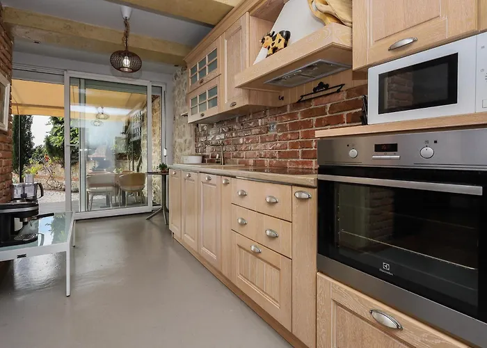 Villa Alenor - Sea Views & Sea Access | Unesco Old Town | Sleeps 8 *