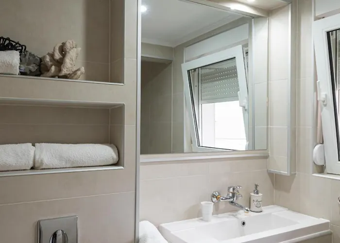 Alenor - Sea Views & Sea Access | Unesco Old Town | Sleeps 8 *